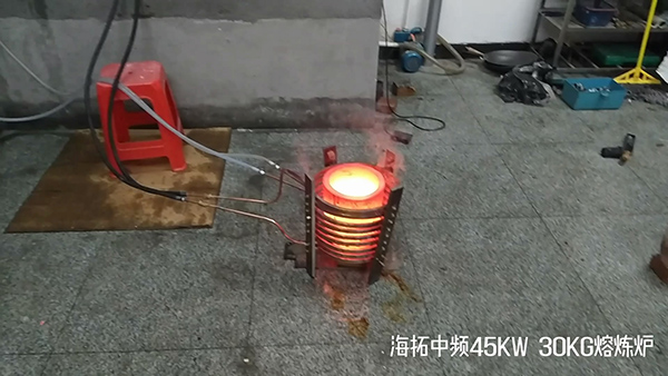 45kw中频熔炼炉 30KG碳化硅坩埚实验